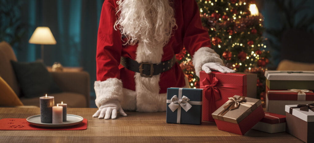 santa claus and christmas gifts 2022 01 19 00 21 34 utc